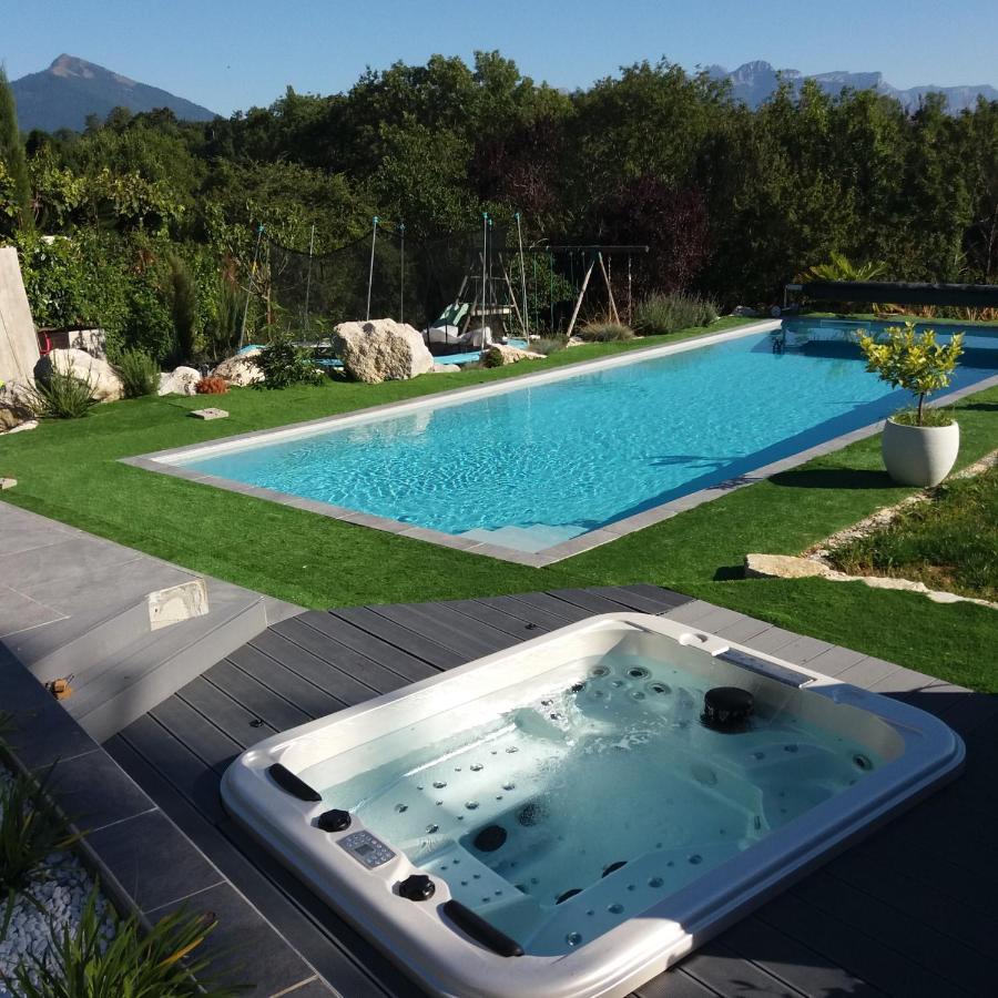 Chambres, Cuisine, Piscine, Spa, Billards, Airhockey, Nature Fillinges 外观 照片